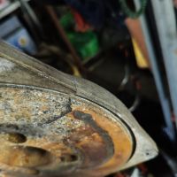 上海高溫，使用汽油泵澆水注意水管保護(hù)，避免水泵故障